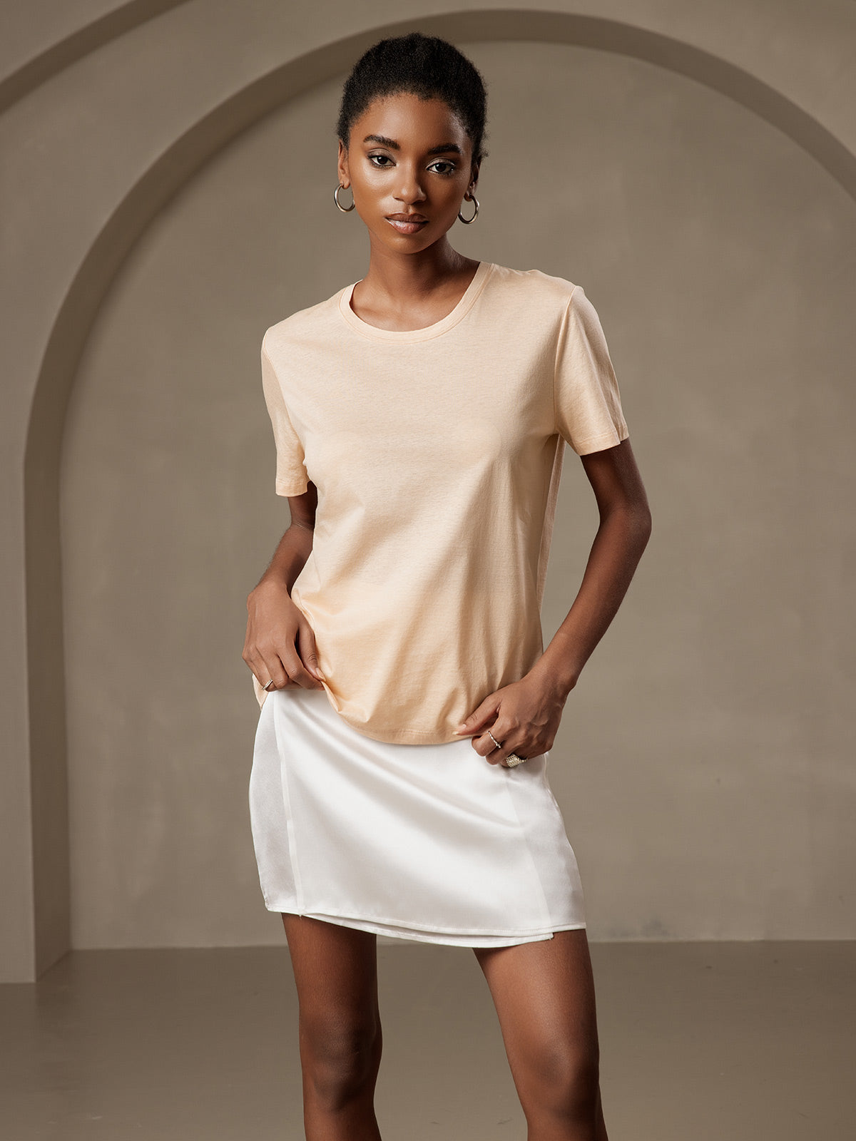 SilkSilky-NL Zijde Gebreid Korte Mouw Ronde Hals Dames T-Shirt Beige 003
