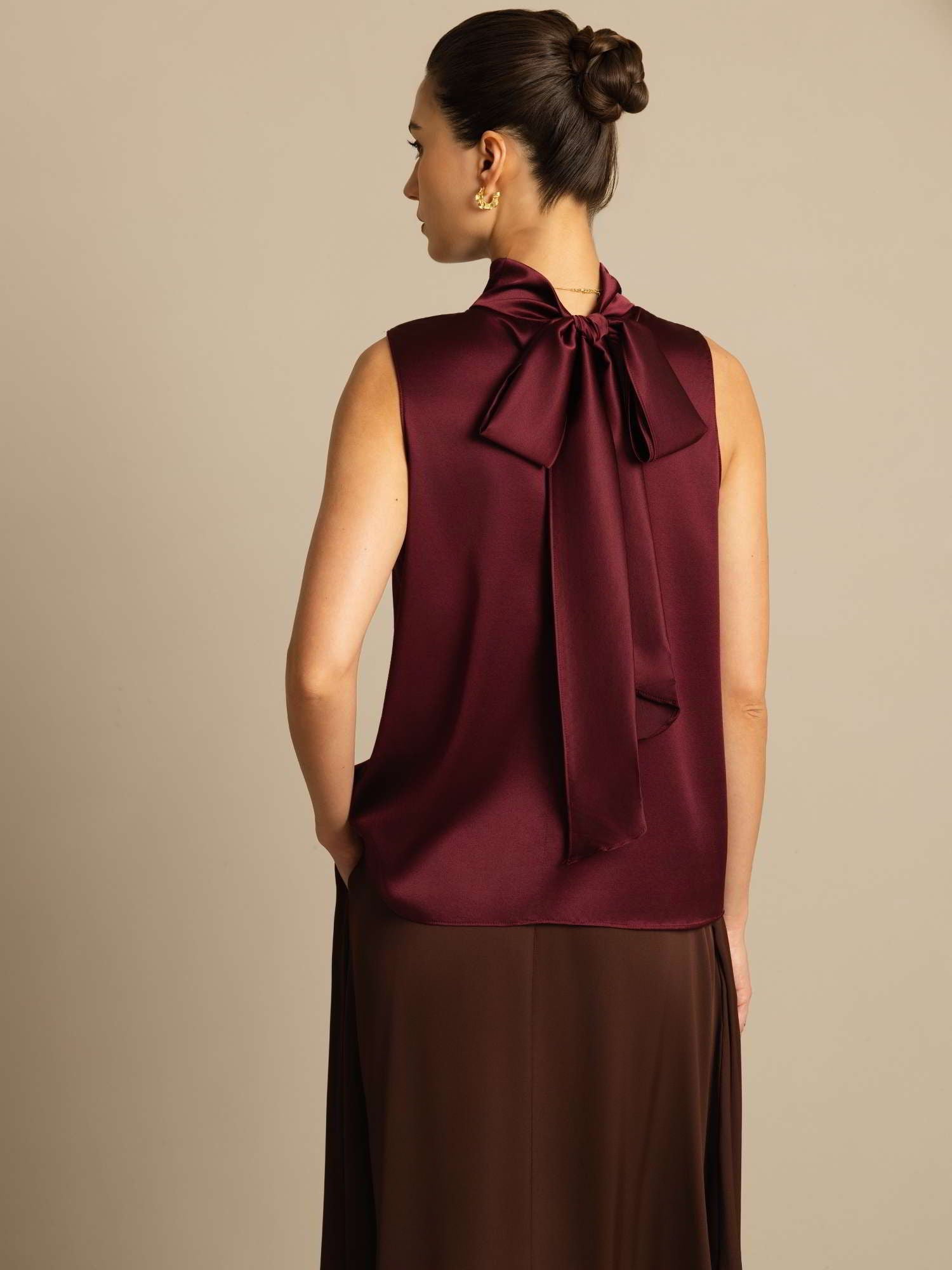 [Donkerrood] SilkSilky-NL 19Momme Mouwloos Strikhals Blouse 002