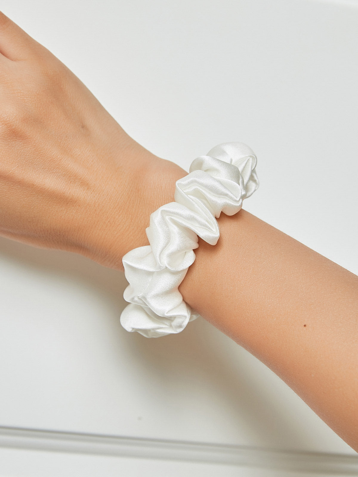 [Wit] SilkSilky-NL 19Momme Scrunchie 001
