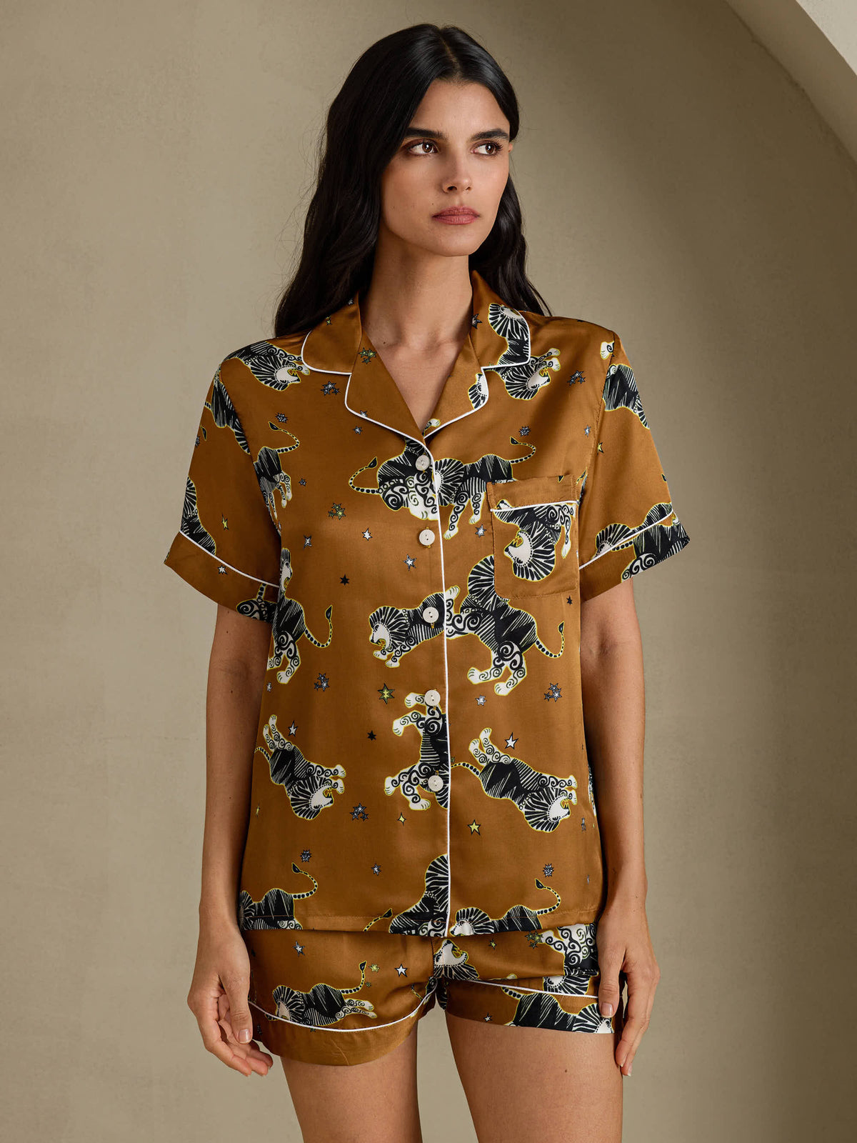 [Bruine Leeuw] SilkSilky-NL Short Sleeve Notch Collar Dames Pyjama Set 001