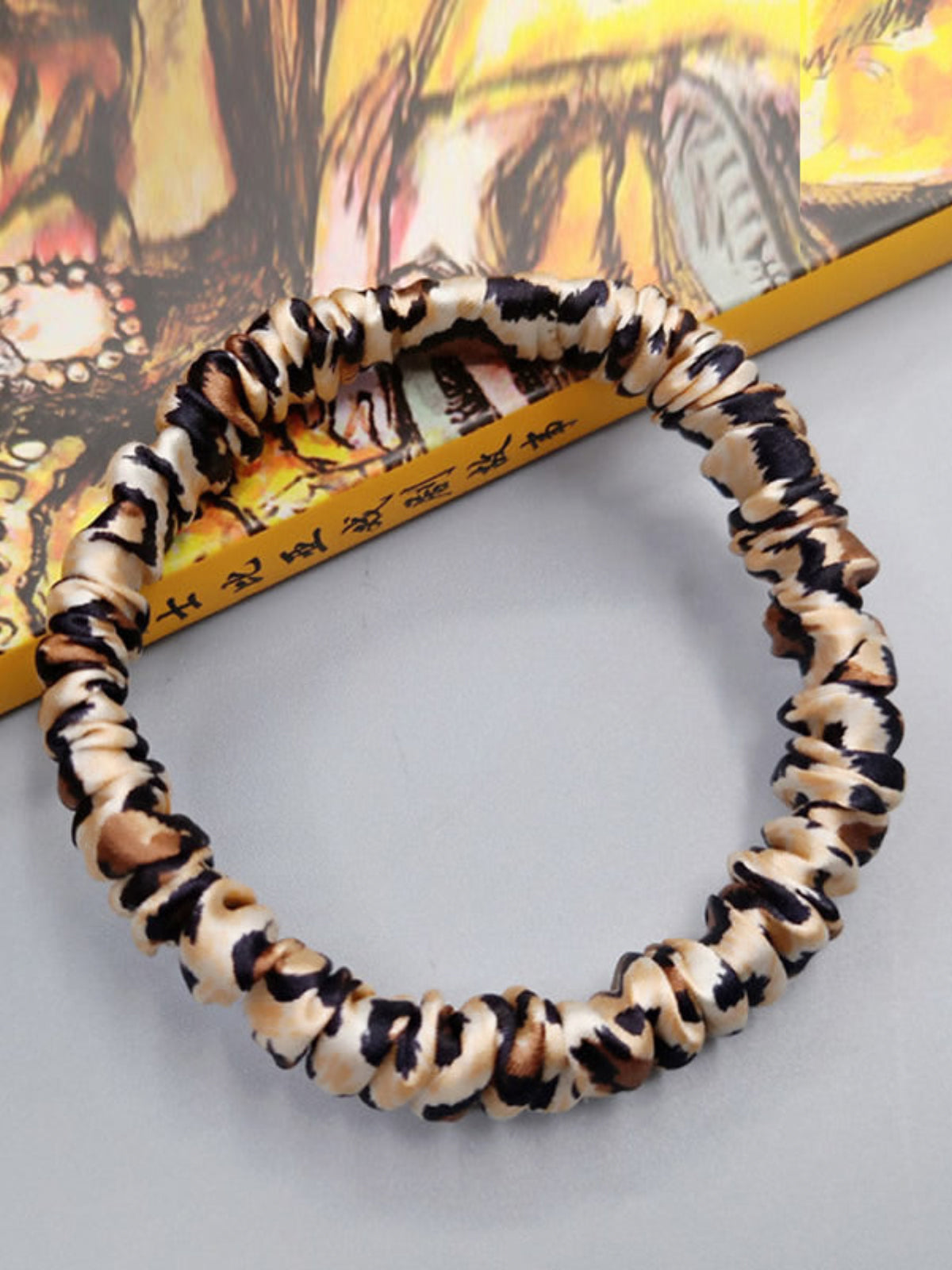 SilkSilky-NL 19Momme Scrunchie Leopard 004