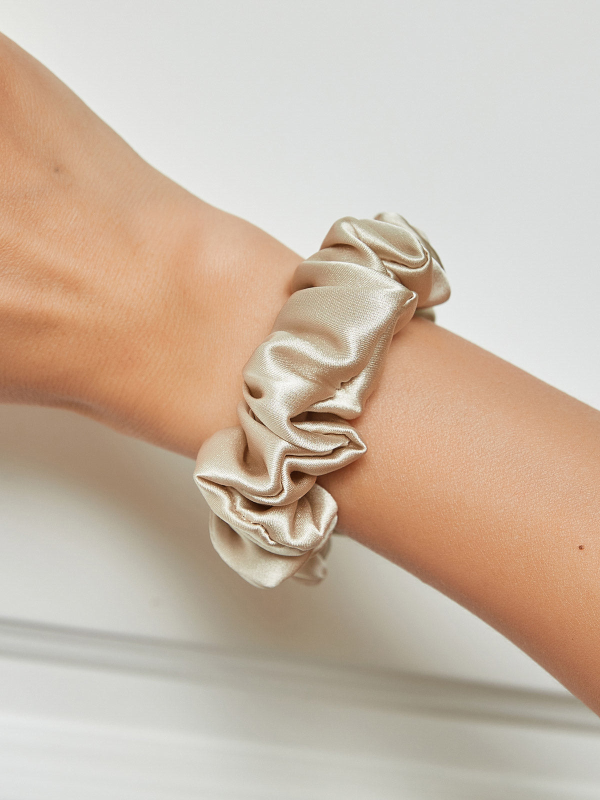 [Beige] SilkSilky-NL 19Momme Scrunchie 001