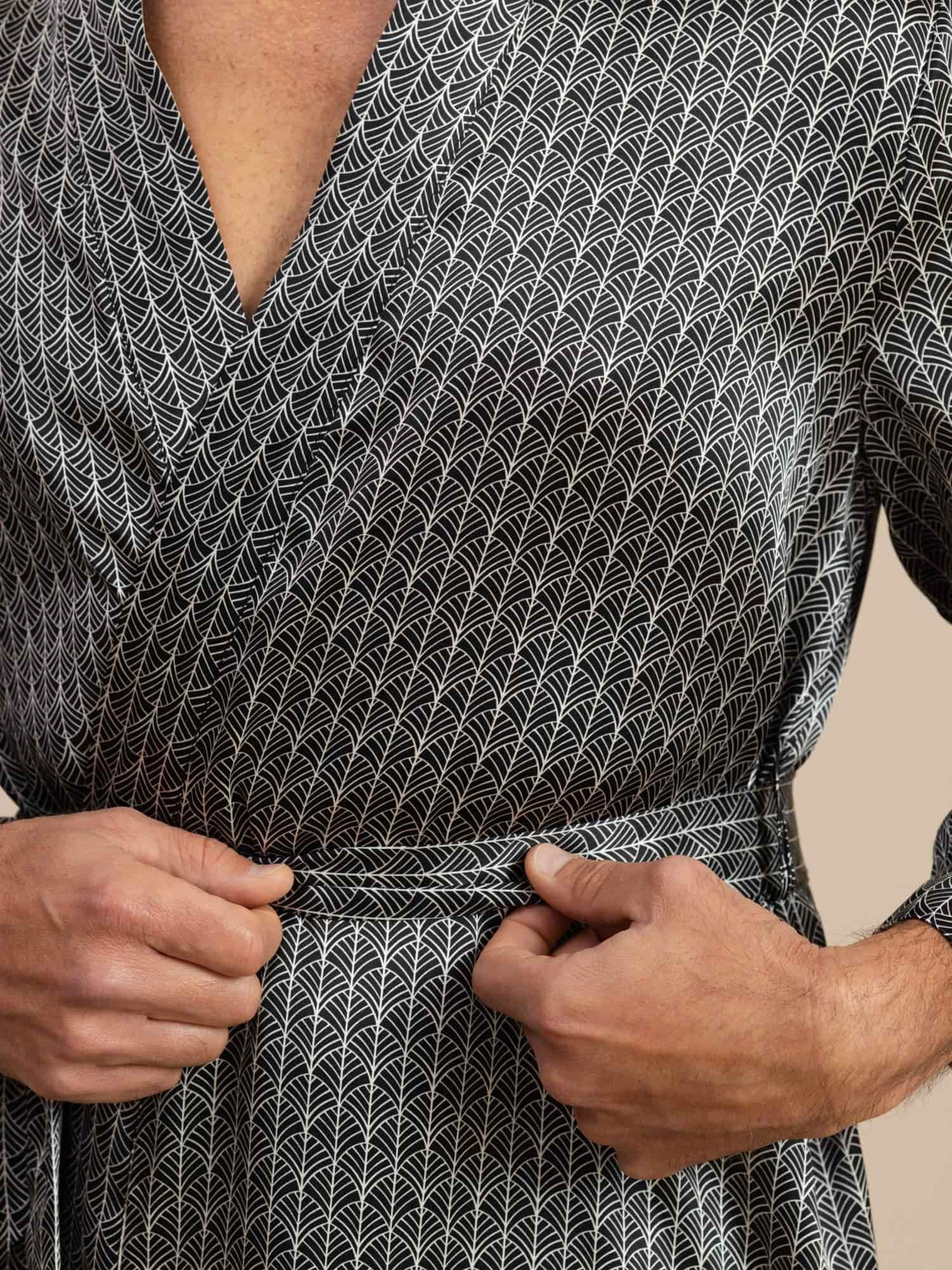 [Zwarte Ginkgo] SilkSilky-NL Long Sleeve V Neck Heren Kamerjas 006