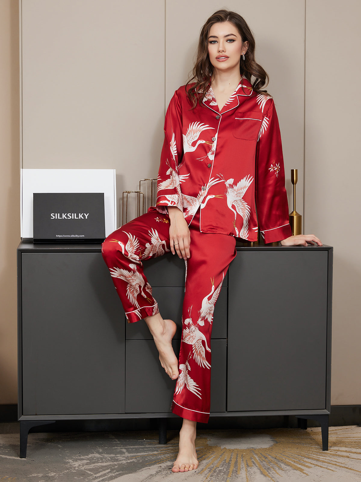 SilkSilky NL 19Momme Pure Silk Lange Mouw Revers Dames Pyjama Set Donkerrood 001