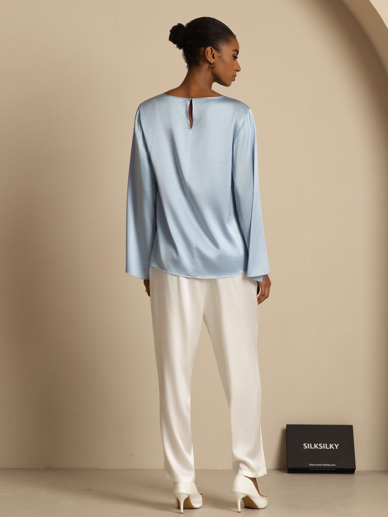 [Grijsachtig Blauw] SilkSilky-NL 19Momme Lange Mouw Boat Hals Blouse 002