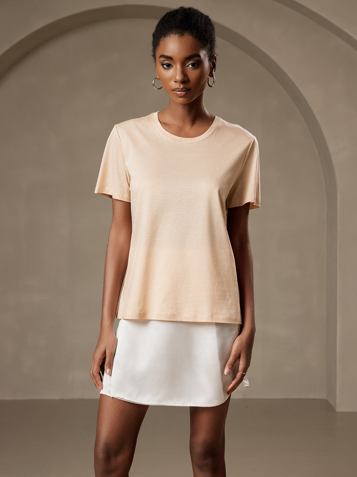 SilkSilky-NL Zijde Gebreid Korte Mouw Ronde Hals Dames T-Shirt Beige 001