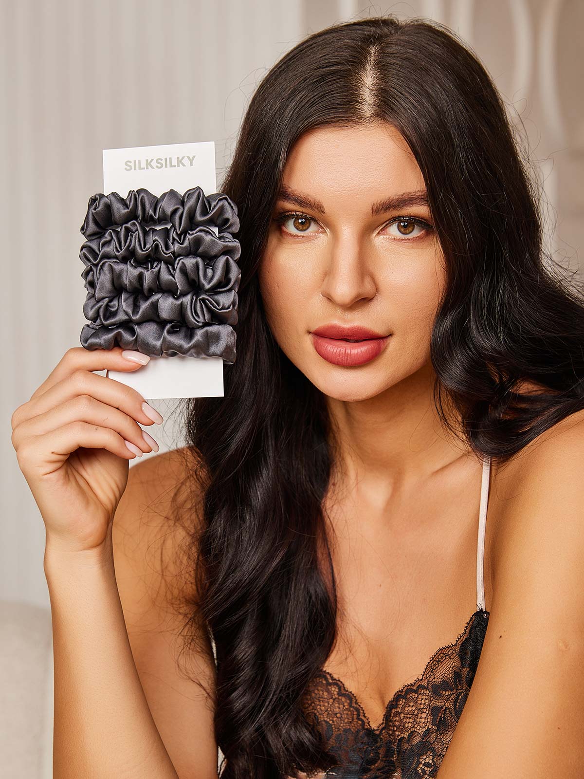 [Donkergrijs] SilkSilky-NL 19Momme Scrunchie 001