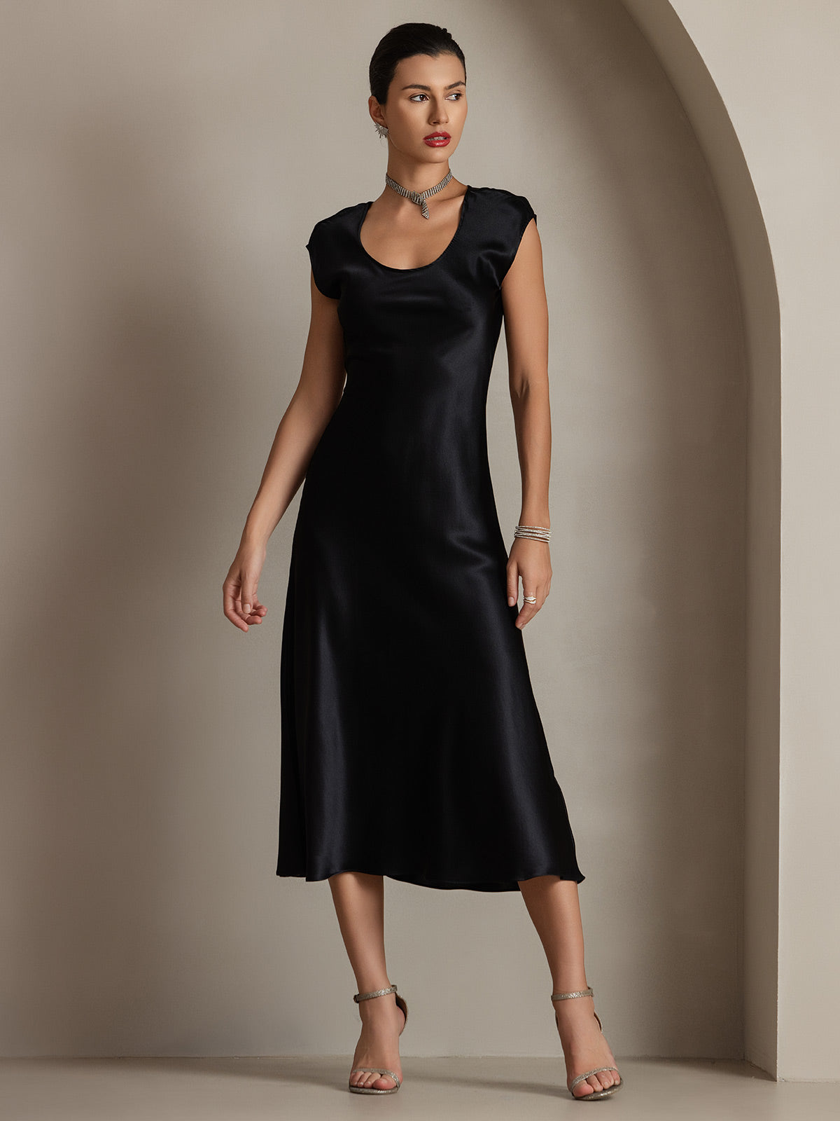 SilkSilky-NL 19Momme Zijde Mouwloos Ronde Hals Jurk Zwart 001