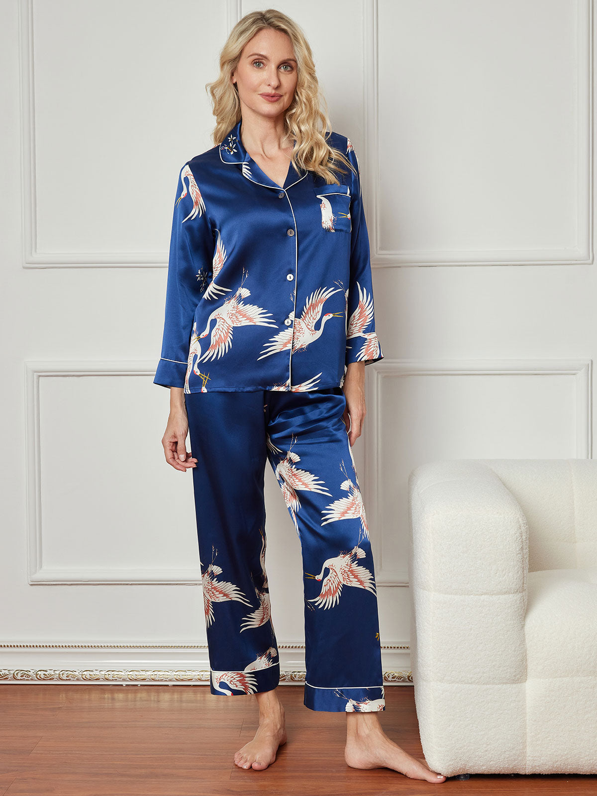 SilkSilky NL 19Momme Pure Silk Lange Mouw Revers Dames Pyjama Set Donkerblauw 003