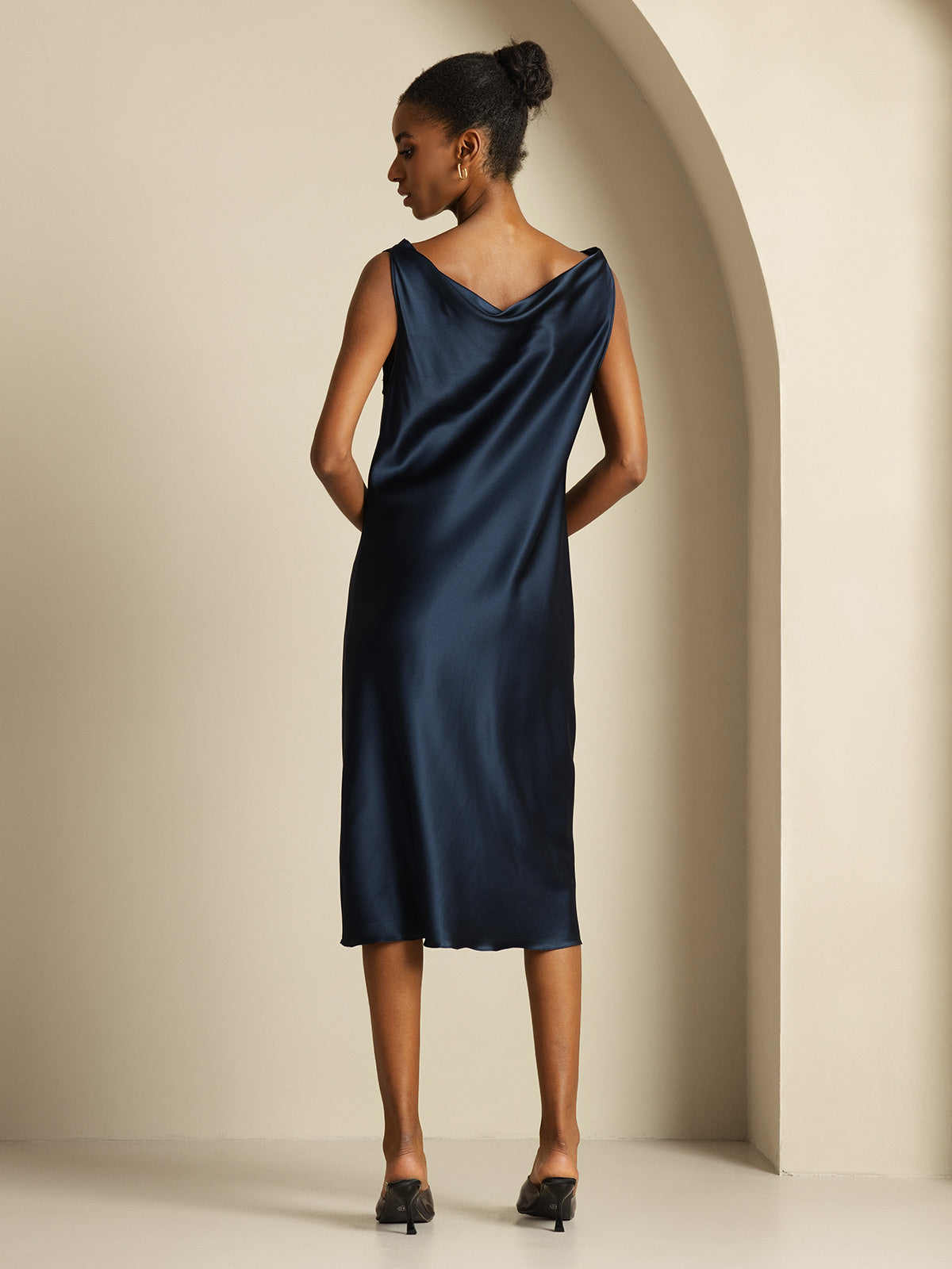 [Donkerblauw] SilkSilky-NL Sleeveless Cowl Neck Jurk 002