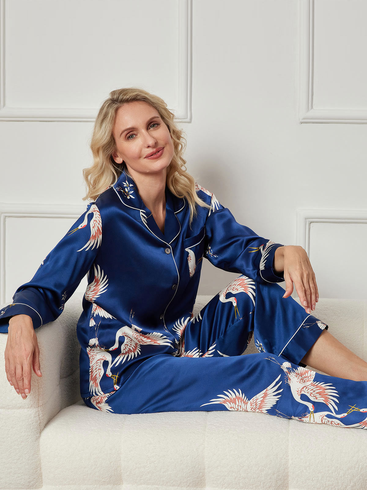 SilkSilky NL 19Momme Pure Silk Lange Mouw Revers Dames Pyjama Set Donkerblauw 006