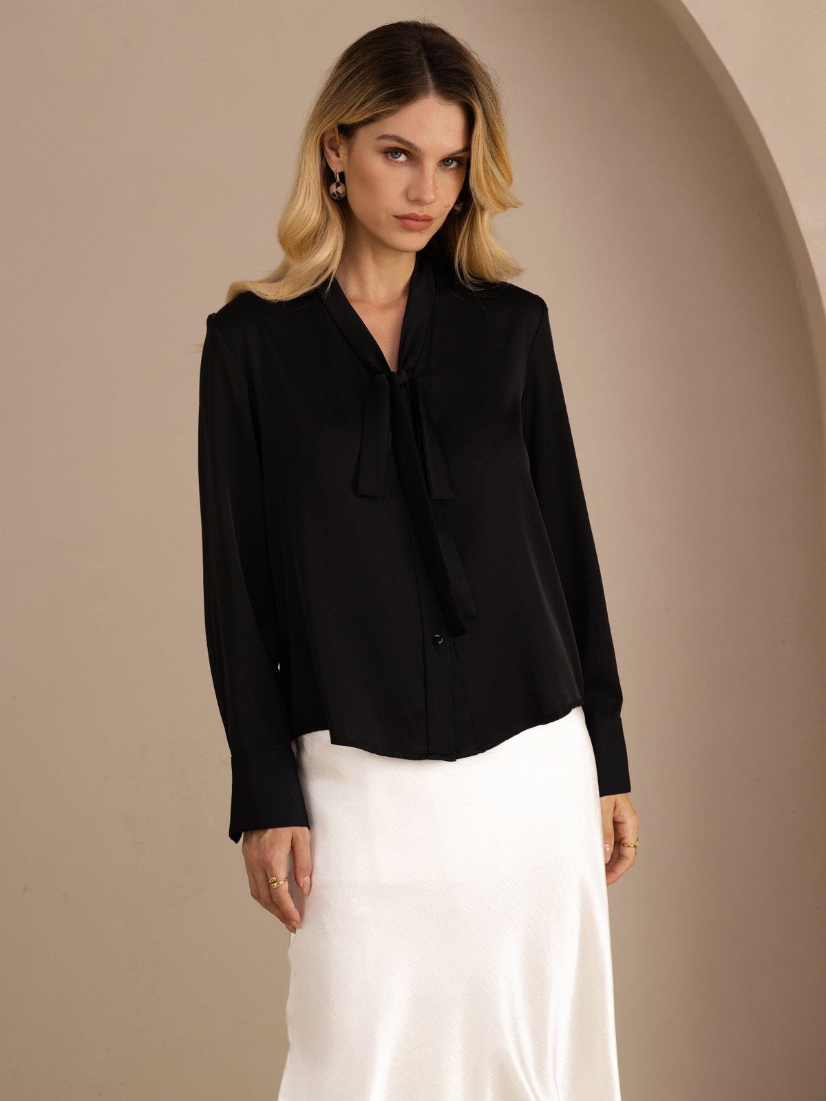[Zwart] SilkSilky-NL Long Sleeve Tie Neck Blouse 001