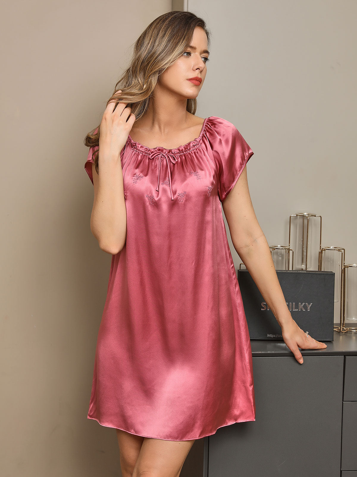 [Bleek Mauve] SilkSilky-NL Kapmouwtjes Vierkante Hals Nachthemd 001