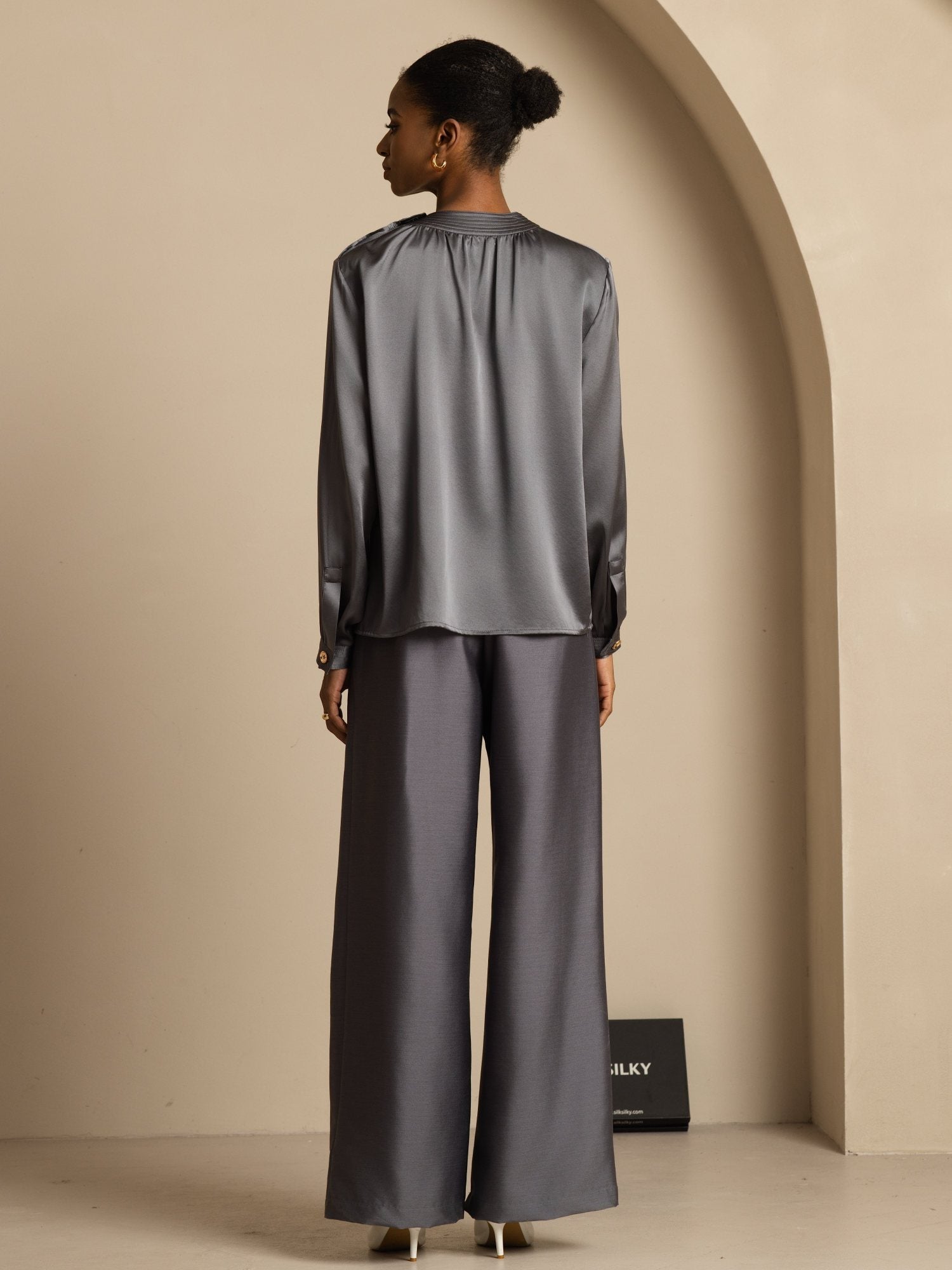 [Donkergrijs] SilkSilky-NL 19Momme Lange Mouw Ronde Hals Blouse 002