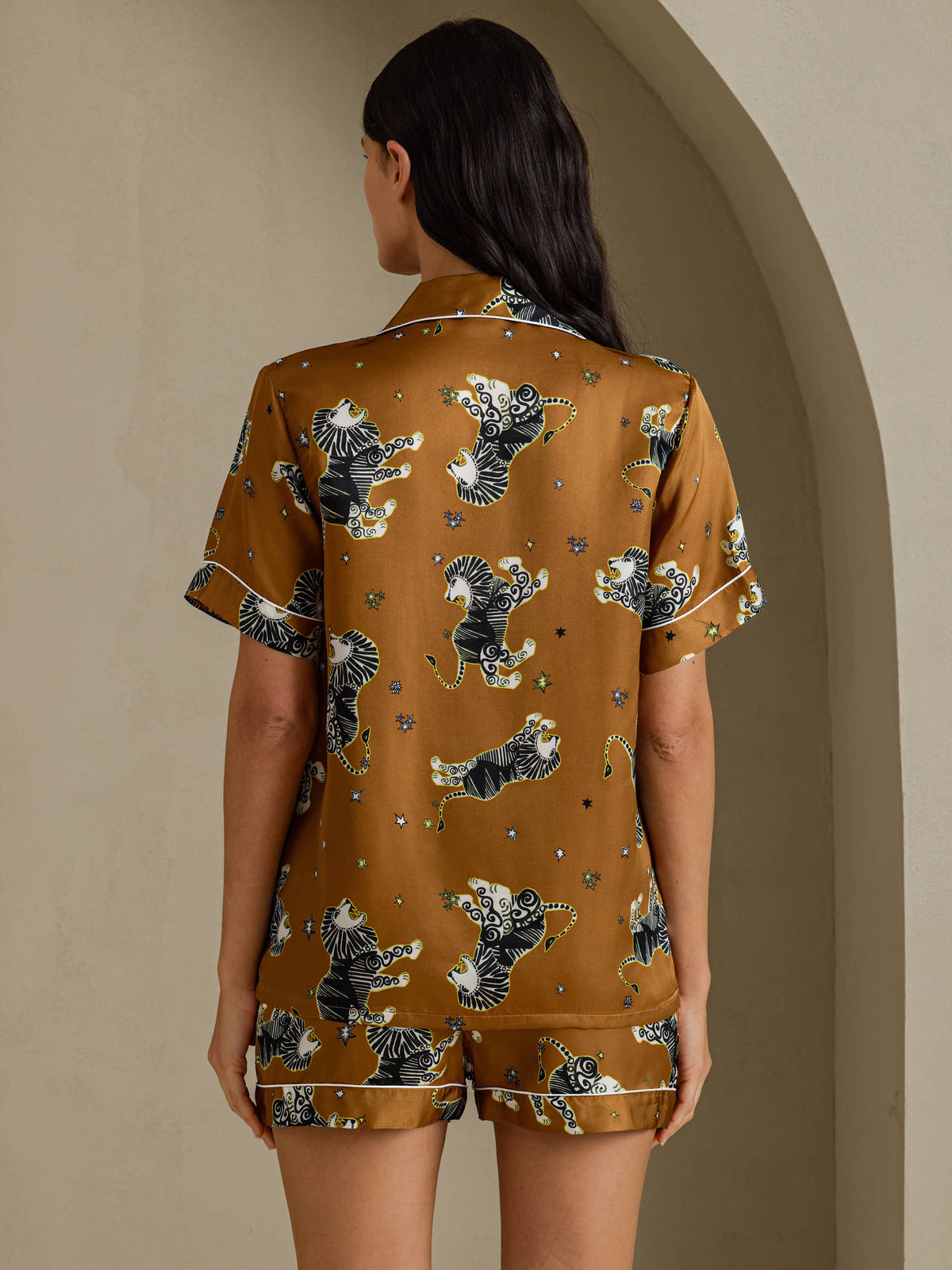 [Bruine Leeuw] SilkSilky-NL Short Sleeve Notch Collar Dames Pyjama Set 002