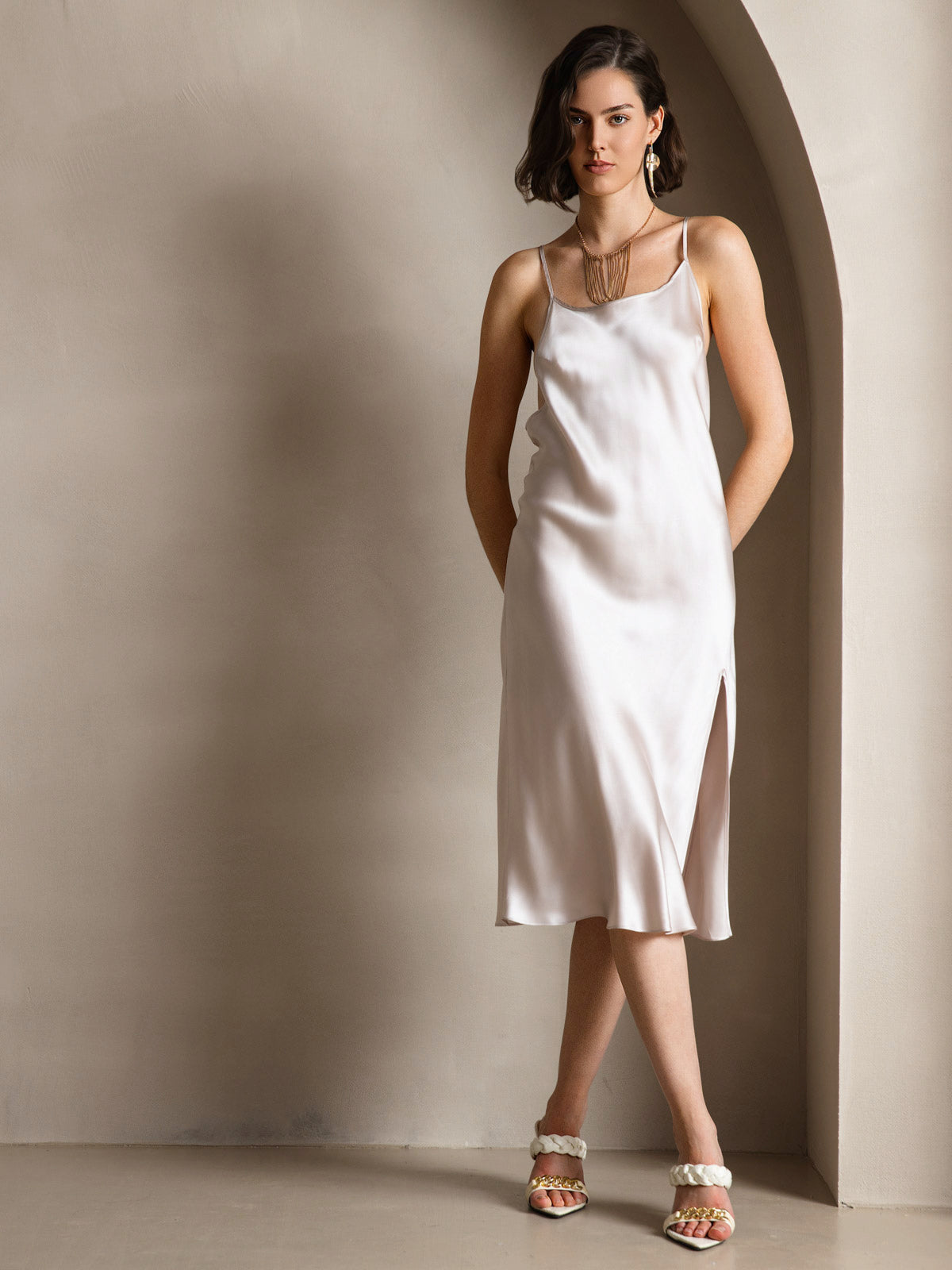 [Beige] SilkSilky-NL Spaghetti Bandjes Diepe Ronde Hals Jurk 001