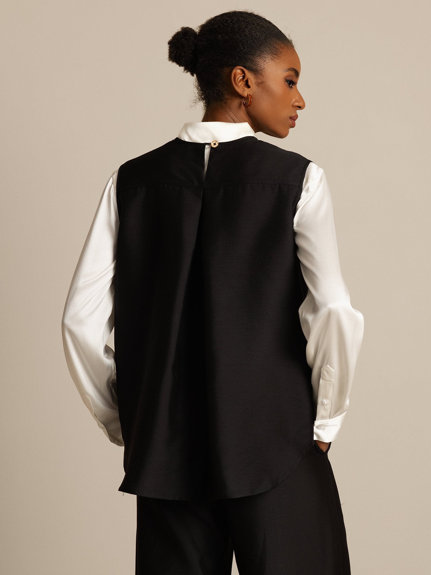 [Zwart] SilkSilky-NL 32Momme Silk-Wool Blend Womens Vest 002,