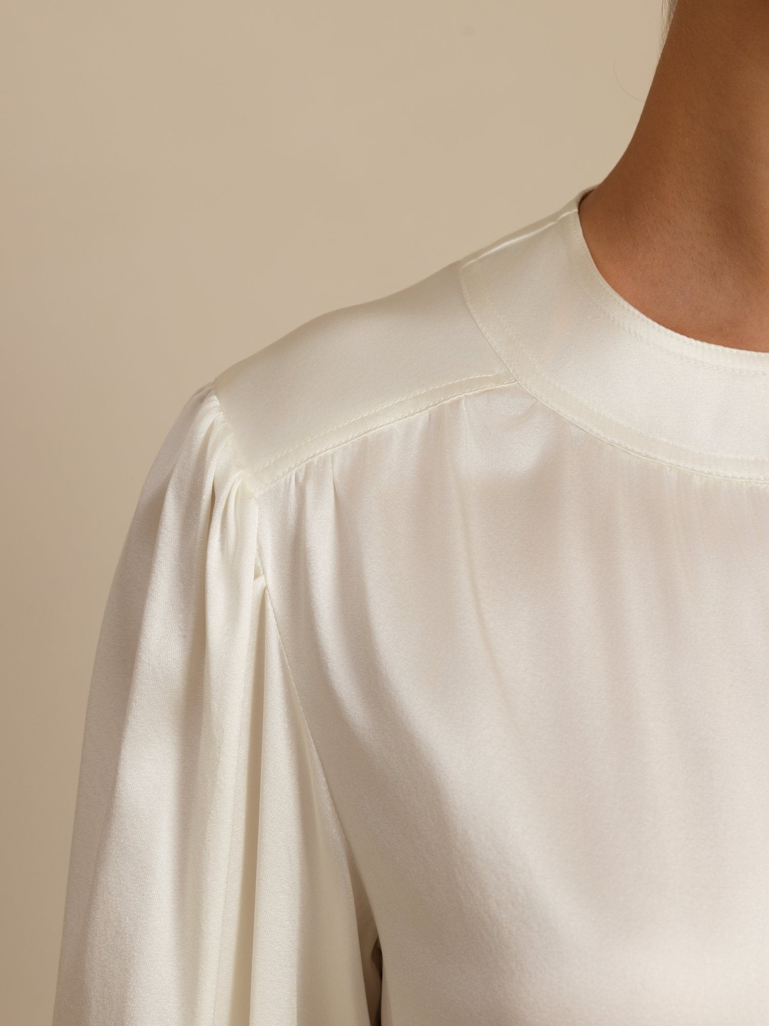 [Wit] SilkSilky-NL 19Momme Long Sleeve Round Neck Blouse 004