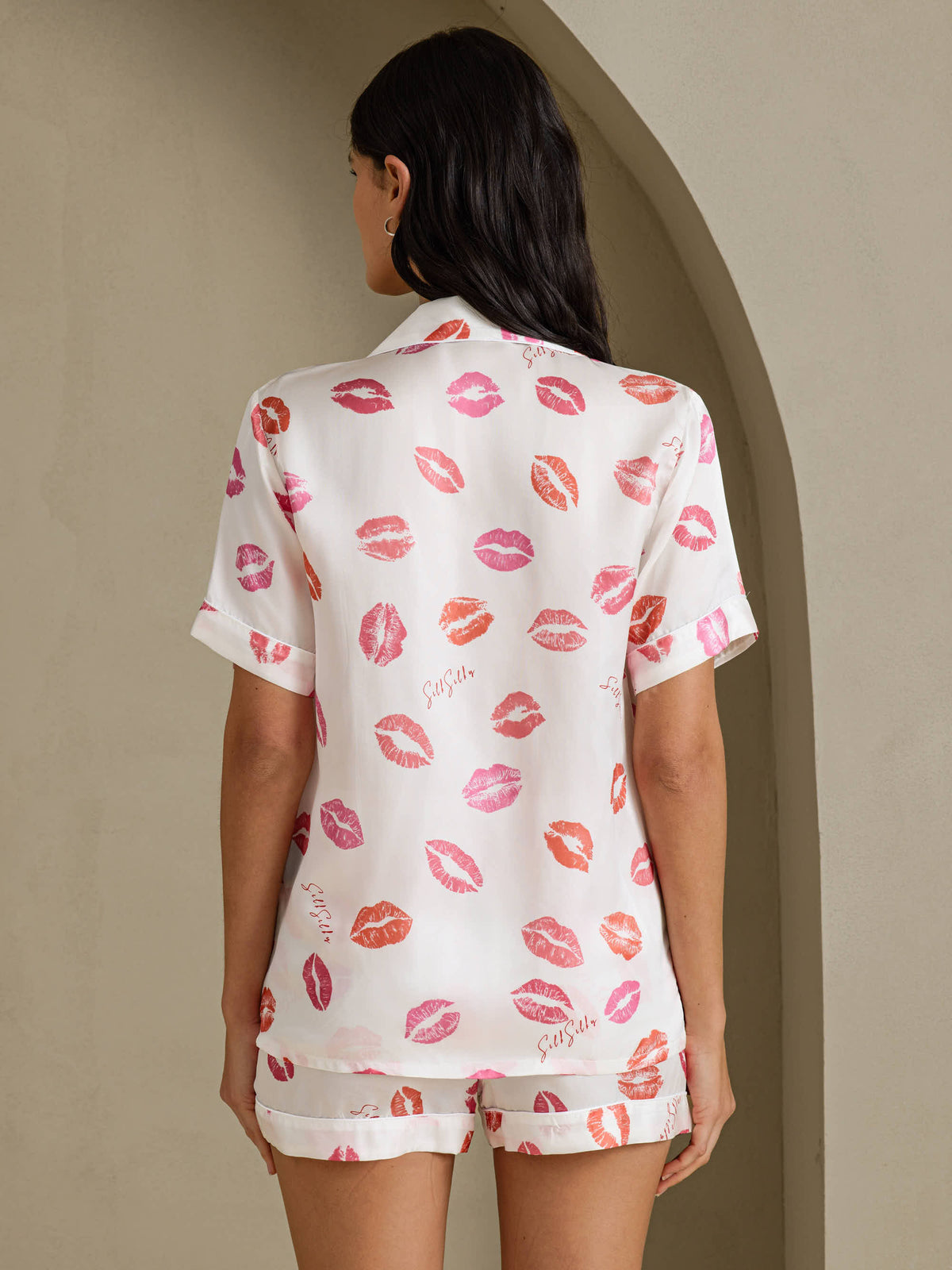 [Witte Lippenstift] SilkSilky-NL Short Sleeve Notch Collar Dames Pyjama Set 002