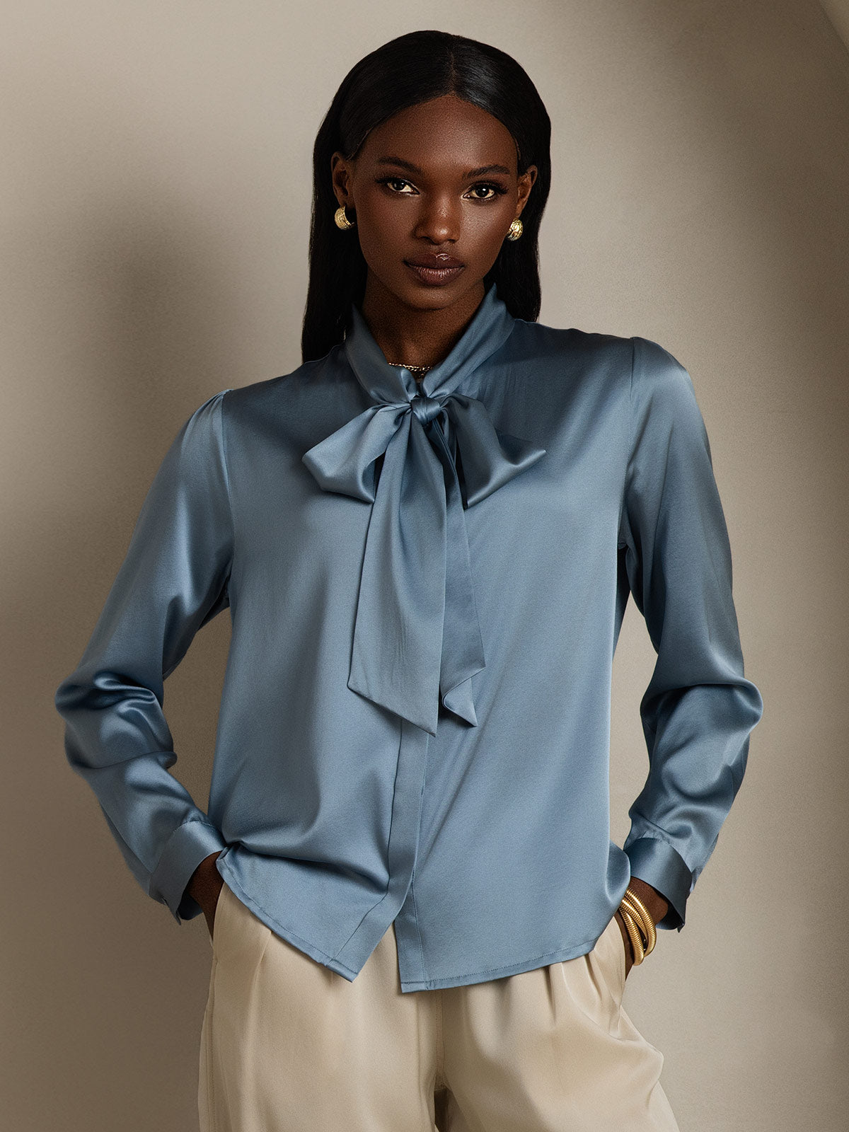 [Grijsachtig Blauw] SilkSilky-NL 19Momme Lange Mouw Strikhals Blouse 001