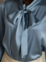 [Grijsachtig Blauw] SilkSilky-NL 19Momme Lange Mouw Strikhals Blouse 008
