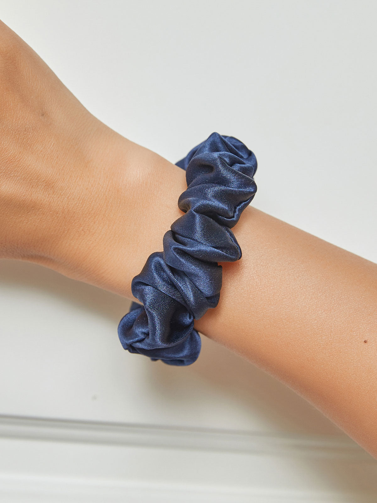 [Donkerblauw] SilkSilky-NL 19Momme Scrunchie 001