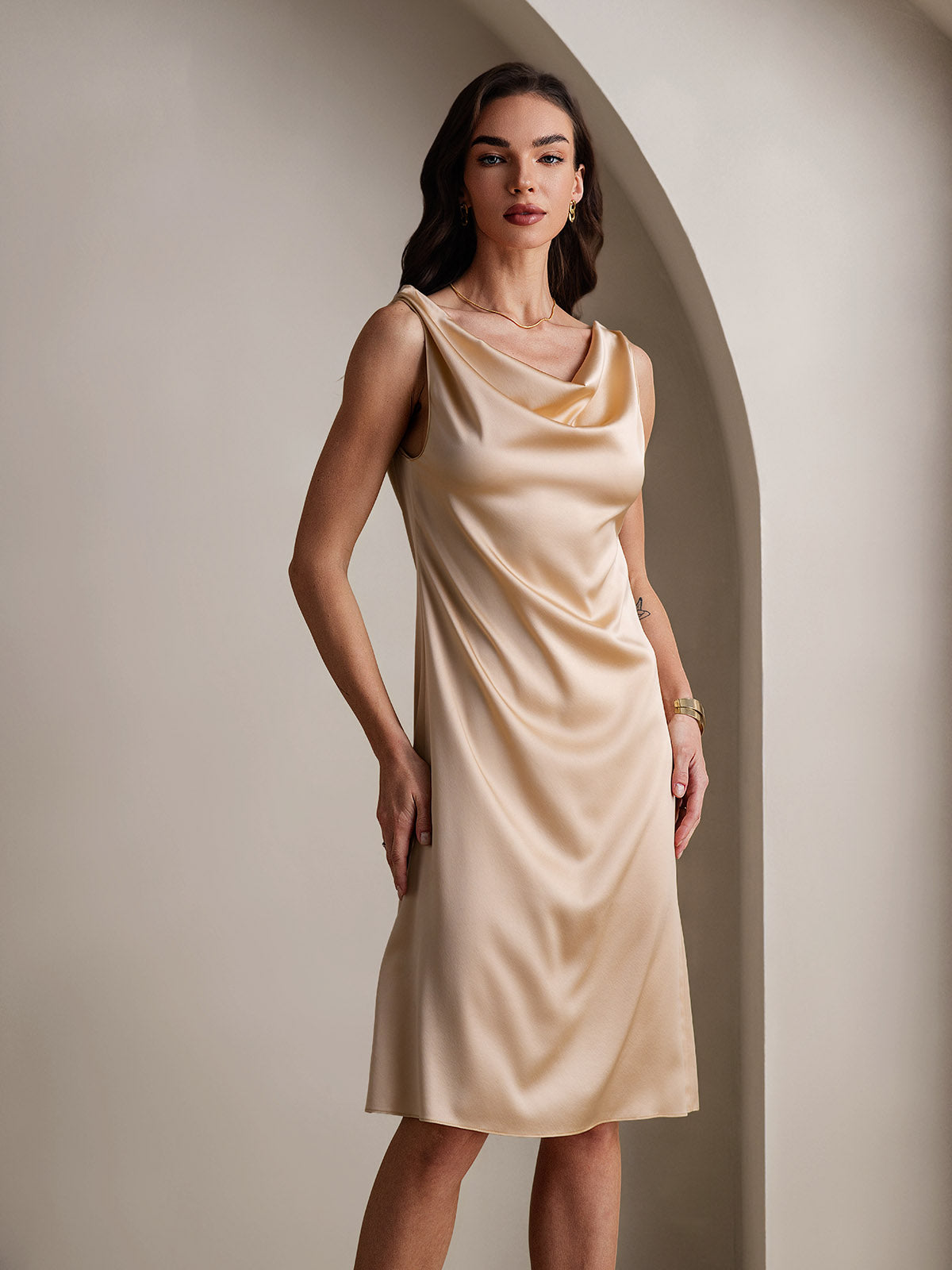 [Champagne] SilkSilky-NL 19Momme Zijde Mouwloos Cowl Hals Jurk 003
