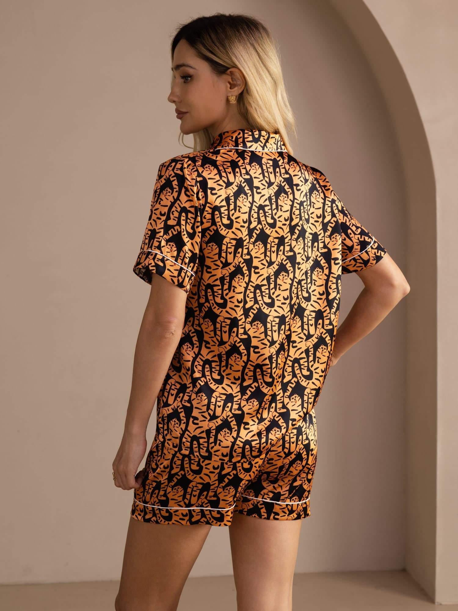 [Zwarte Tijger] SilkSilky-NL Short Sleeve Lapel Collar Dames Pyjama Set 002