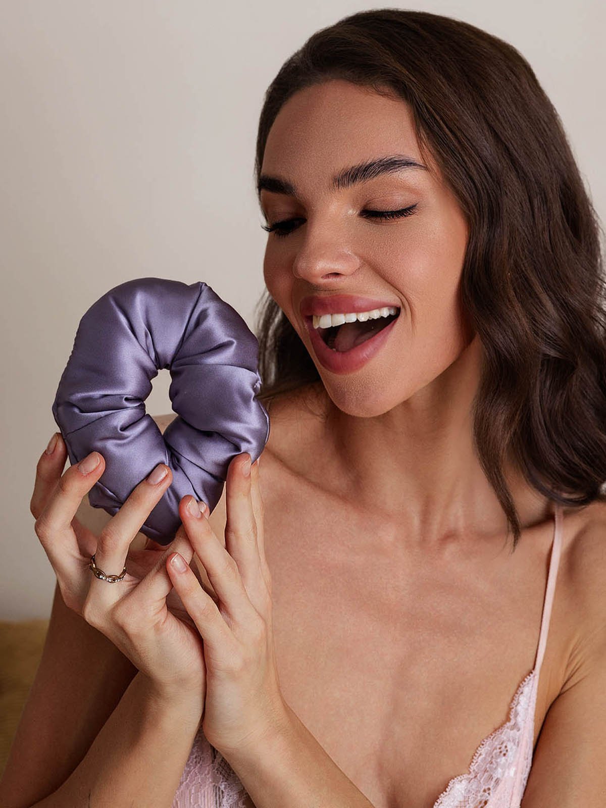 [Donkerpaars] SilkSilky-NL Zijde Scrunchie 001