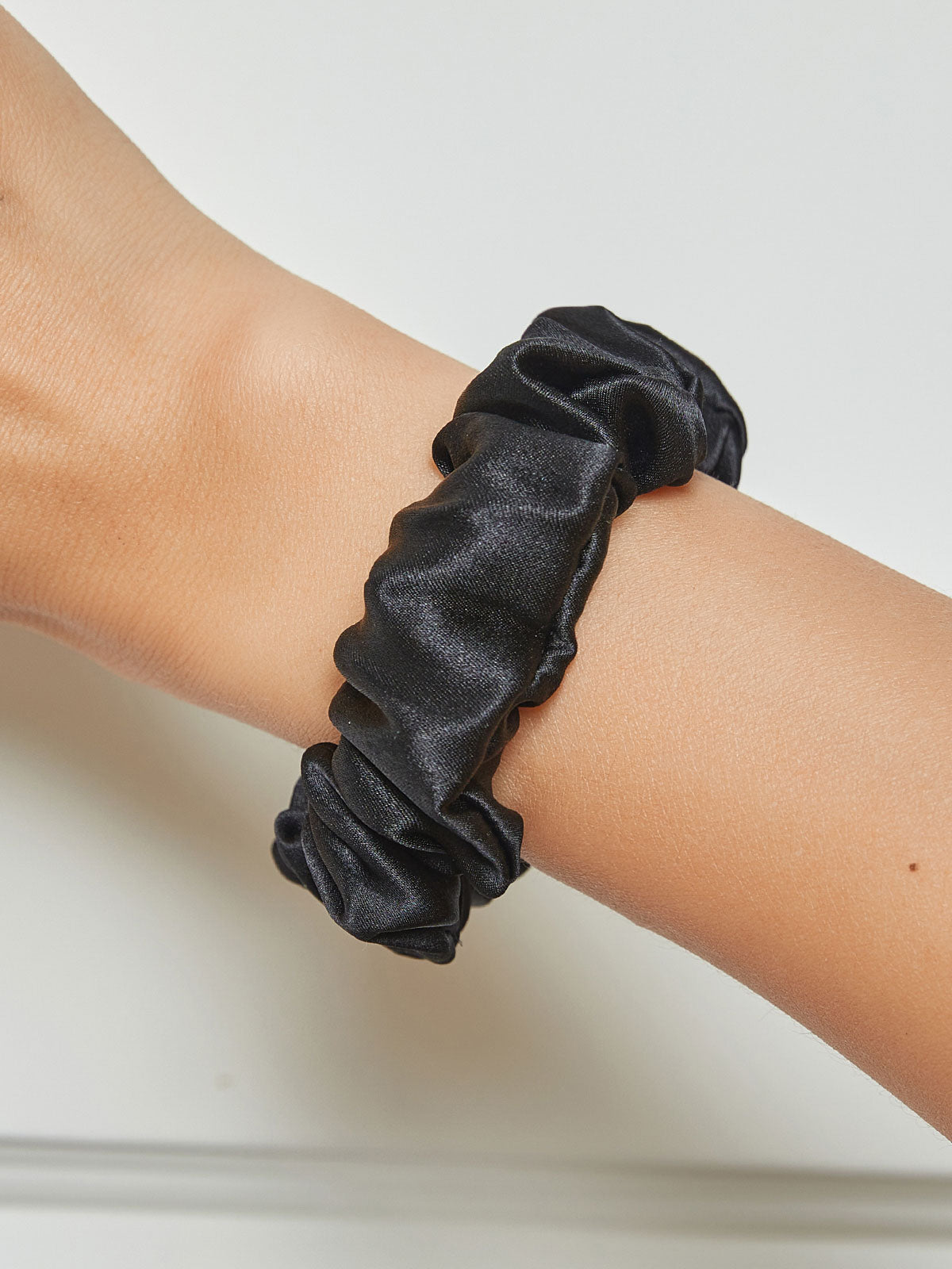 [Zwart] SilkSilky-NL 19Momme Scrunchie 001