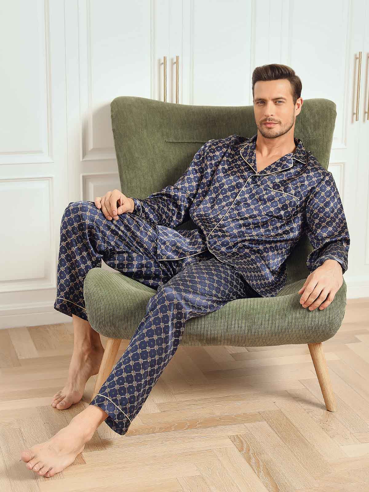 SilkSilky NL 19Momme Pure Silk Lange Mouw Revers Heren Pyjama Set Donkerblauw 001