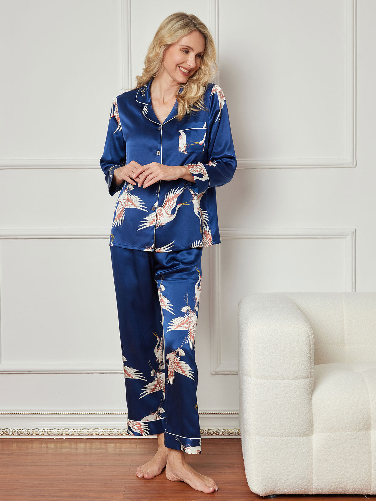 SilkSilky NL 19Momme Pure Silk Lange Mouw Revers Dames Pyjama Set Donkerblauw 004