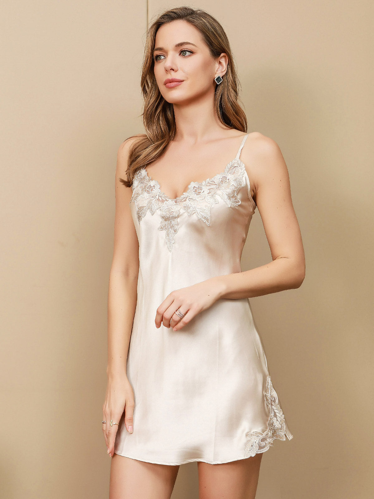 [Beige] SilkSilky-NL Spaghetti Bandjes V Hals Nachthemd 001