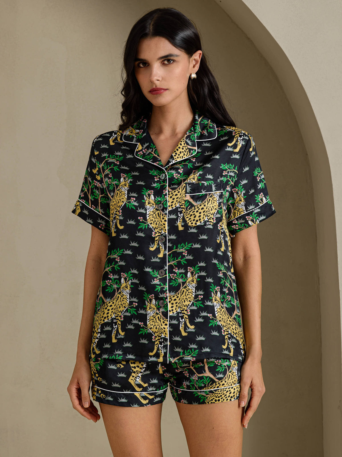 [Zwarte Serval] SilkSilky-NL Short Sleeve Notch Collar Dames Pyjama Set 001