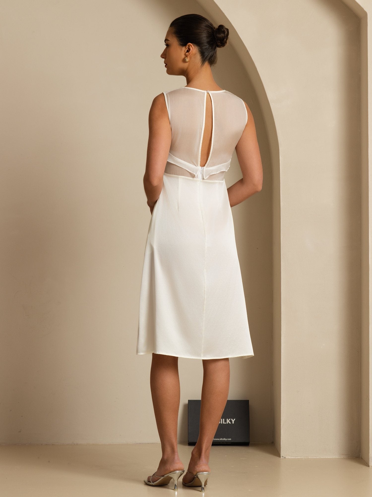 [Wit] SilkSilky-NL Sleeveless Illusion Neck Jurk 002