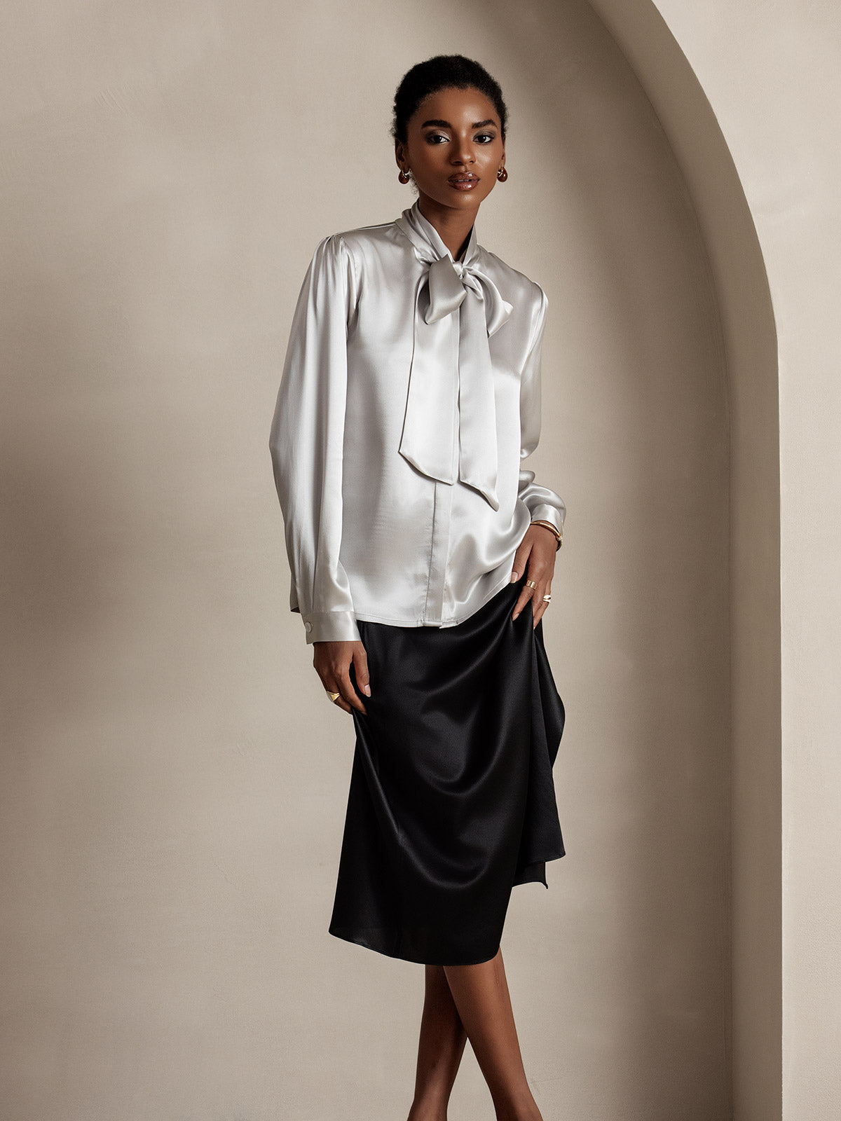 [Lichtgrijs] SilkSilky-NL 19Momme Zijde Lange Mouw Binda Hals Dames Blouse 003