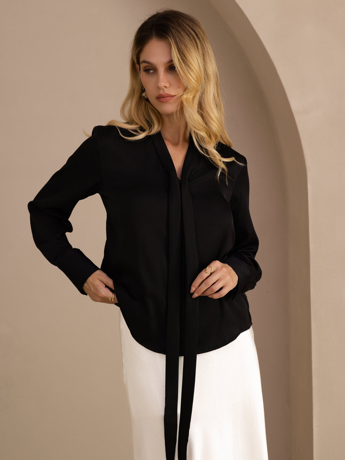 [Zwart] SilkSilky-NL Long Sleeve Tie Neck Blouse 002