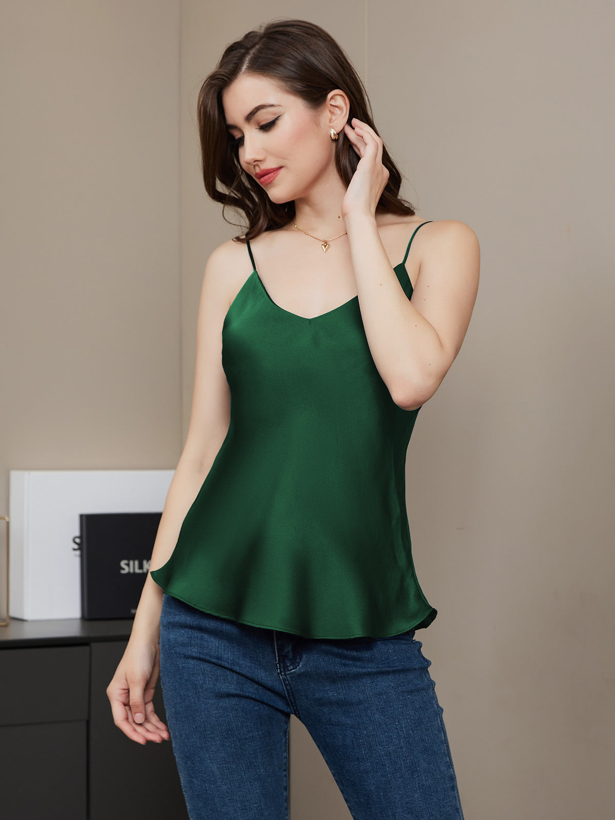 [Donkergroen] SilkSilky-NL V-Hals Cami-Top 001