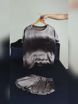 SilkSilky-NL Short Sleeve Split Dames Pyjama Set video 001