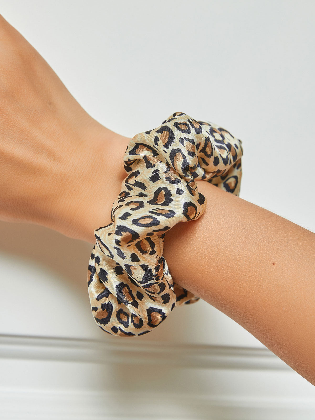 SilkSilky NL 19Momme Pure Silk Scrunchie Leopard 002